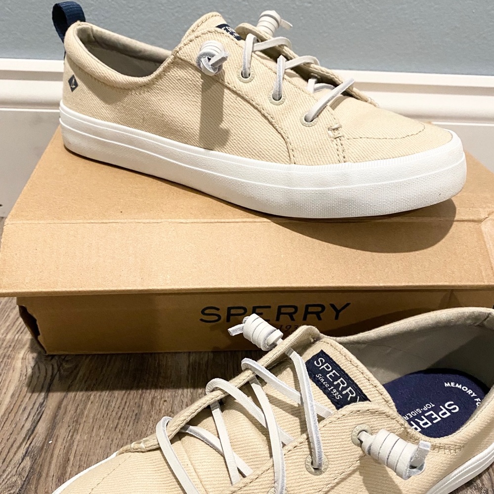 Women’s 7.5 Sperry Sneaker